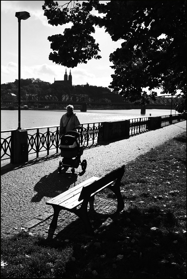 photo "На набережной" tags: black&white, Prag Prague Praha