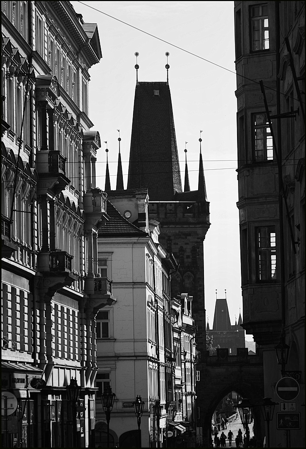 photo "Дома и башни" tags: black&white, architecture, Prag Prague Praha