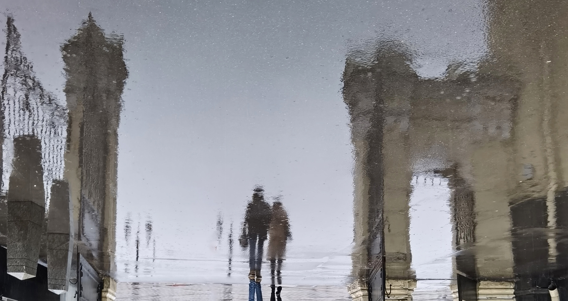 фото "Дождь рисует на асфальте..." метки: стрит-фото, абстракция, фото с телефона