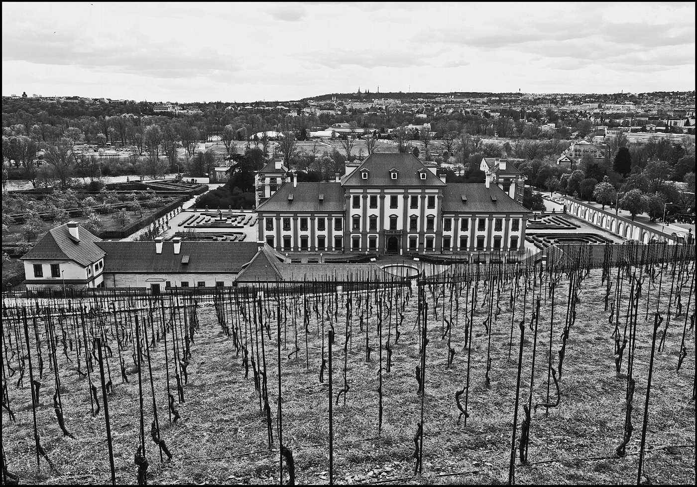 photo "Троянський замок" tags: black&white, architecture, Prag Prague Praha