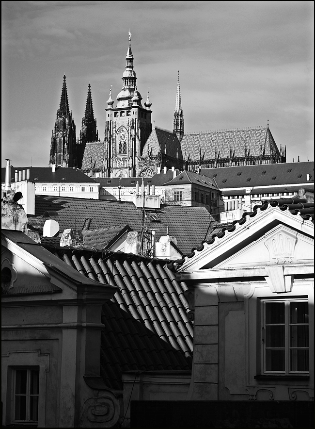 фото "Собор святого Вита и крыши" метки: черно-белые, архитектура, Prag Prague Praha