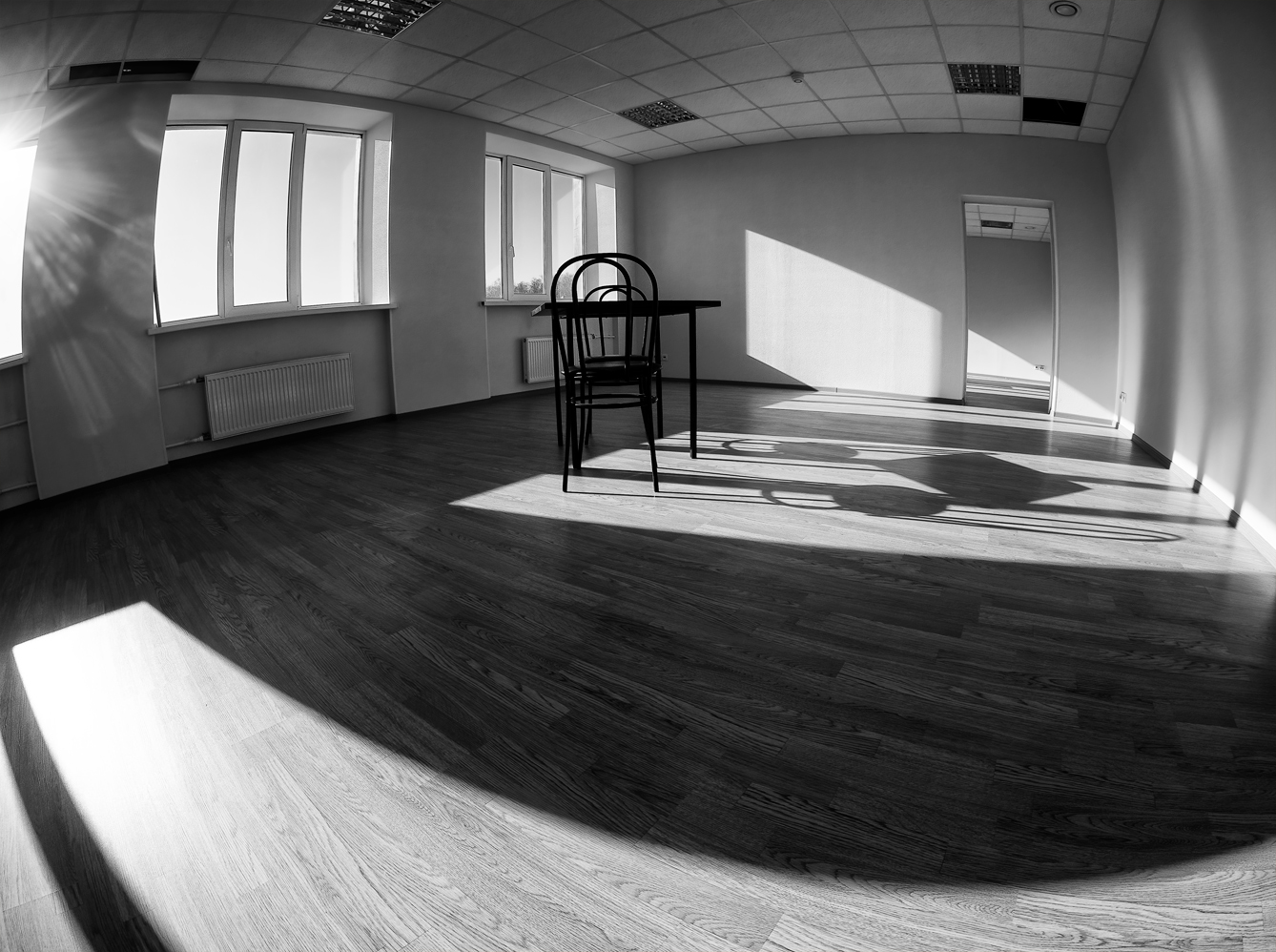 photo "***" tags: interior, black&white, офис, работа, свет и тень