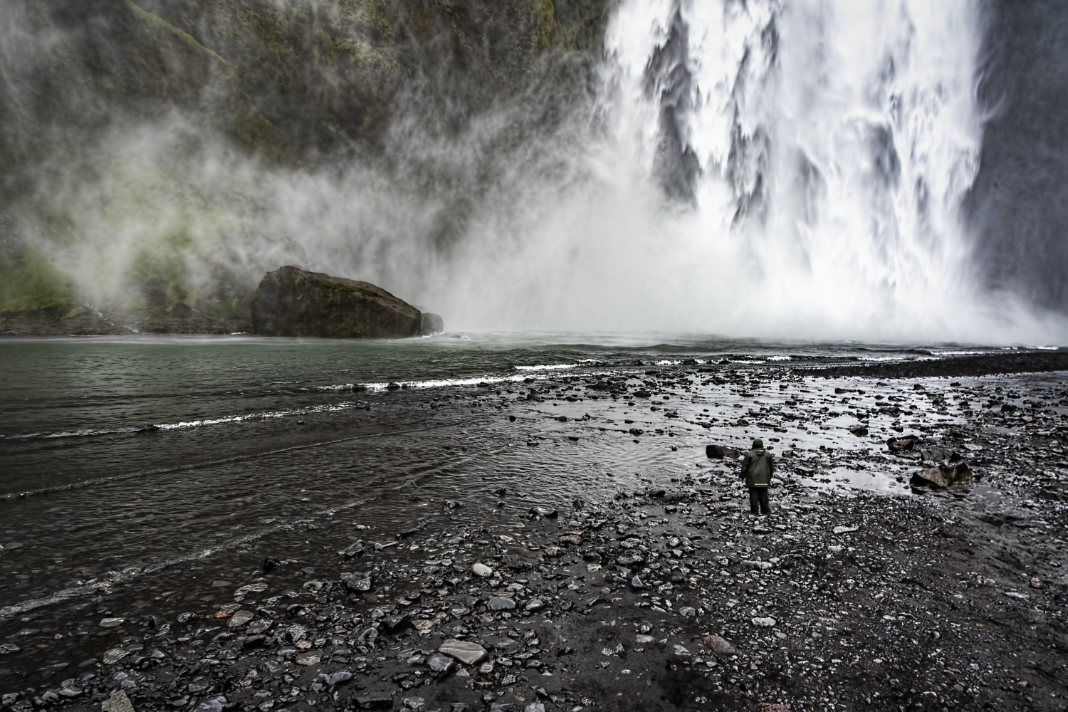 photo "At the Waterfall 2" tags: misc., 