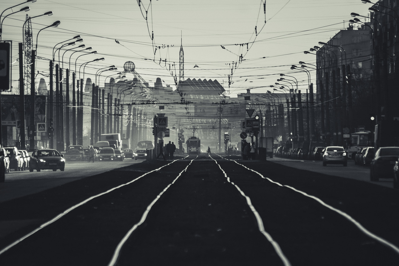 photo "Купчино" tags: street, black&white, city, road, СПб, машины, питер, рельсы, трамвай