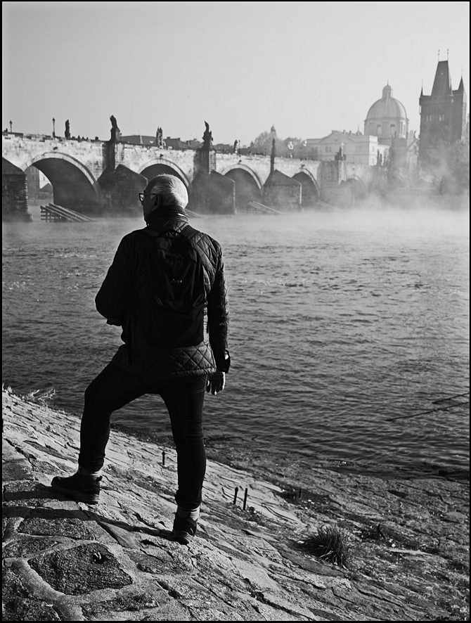 фото "Фигура и мост" метки: черно-белые, архитектура, Prag Prague Praha