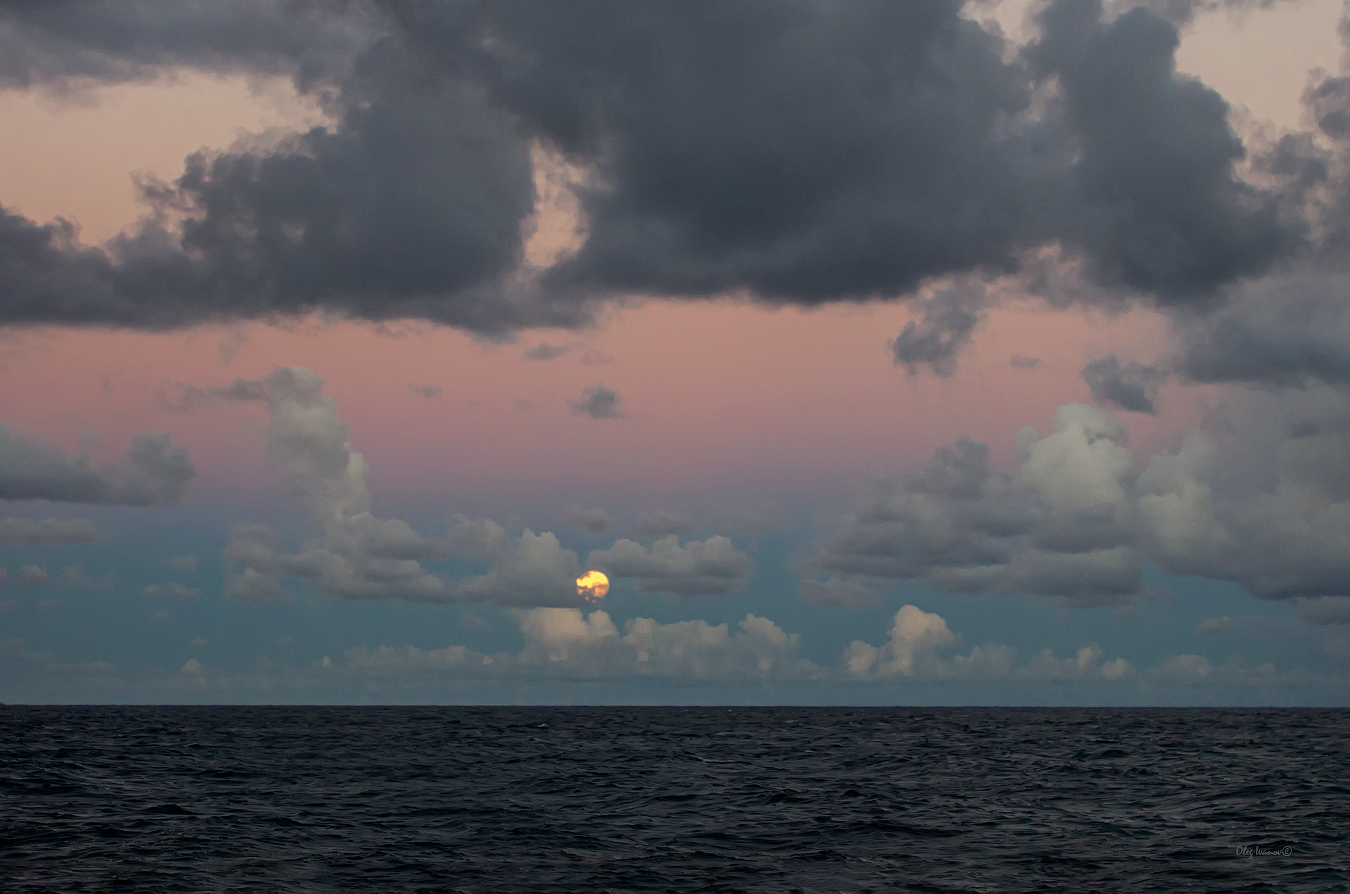 фото "Луна для тружеников моря" метки: , Балтийское море, Балтика