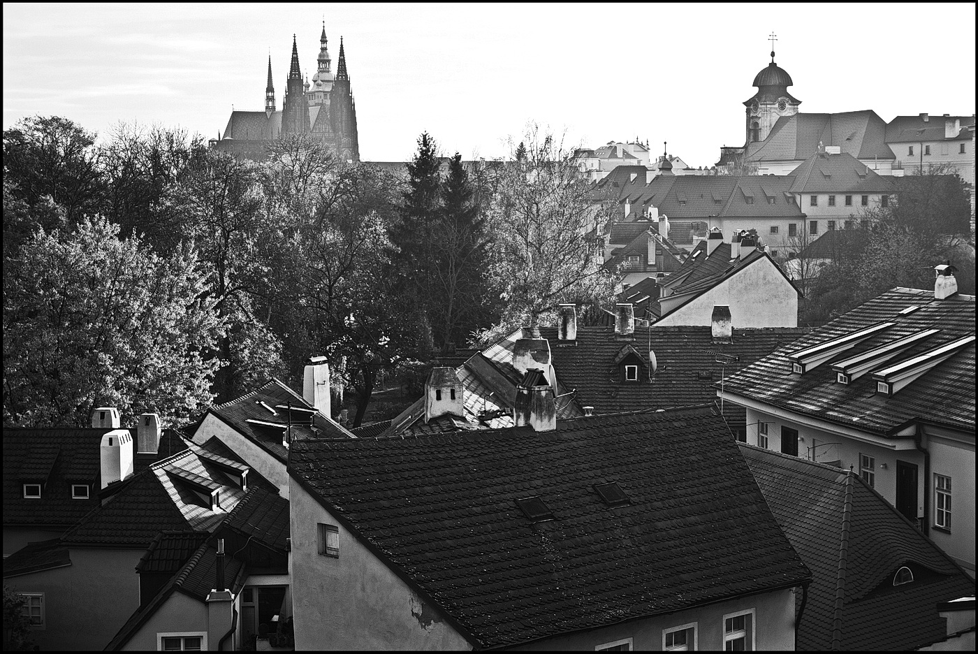 photo "Башни и крыши" tags: black&white, architecture, Prag Prague Praha
