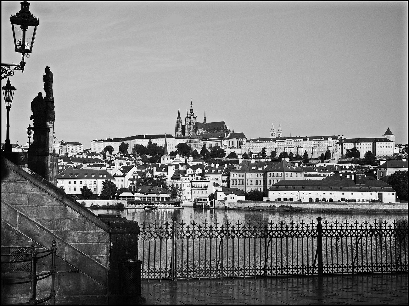 фото "Вид с площади" метки: черно-белые, архитектура, Prag Prague Praha