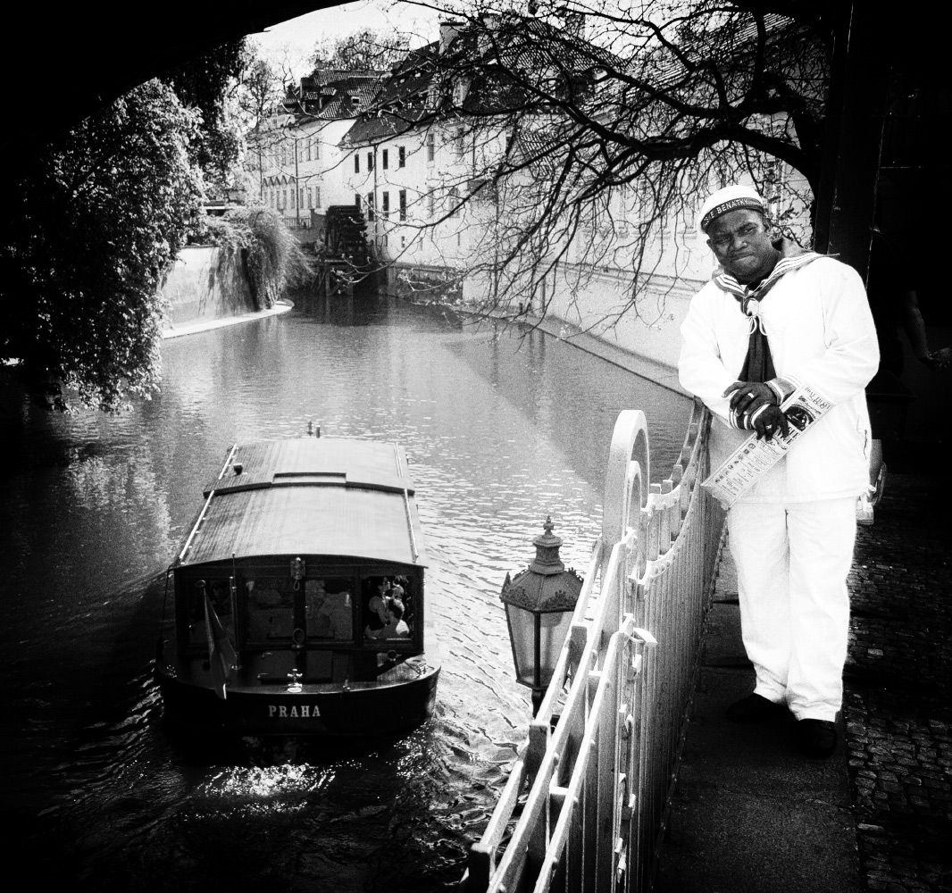 photo "***" tags: street, travel, black&white, 