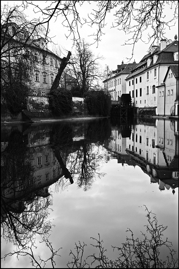 photo "На Чертовке" tags: black&white, architecture, Prag Prague Praha