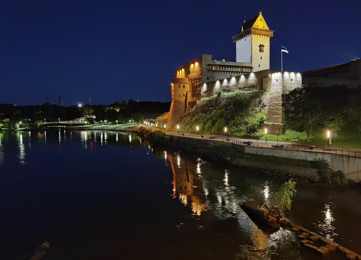 photo "Night view from no man's land" tags: travel, 