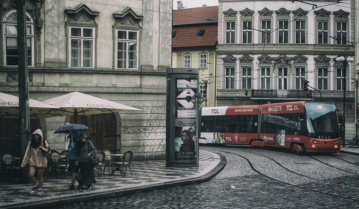 photo "It's raining in Prague..." tags: travel, street, city, 