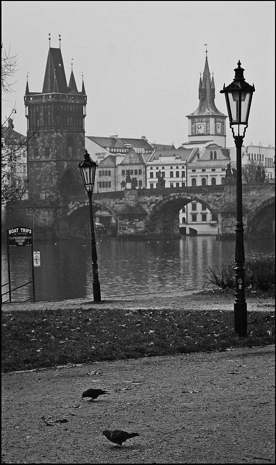 photo "Башни и фонари" tags: black&white, architecture, Prag Prague Praha