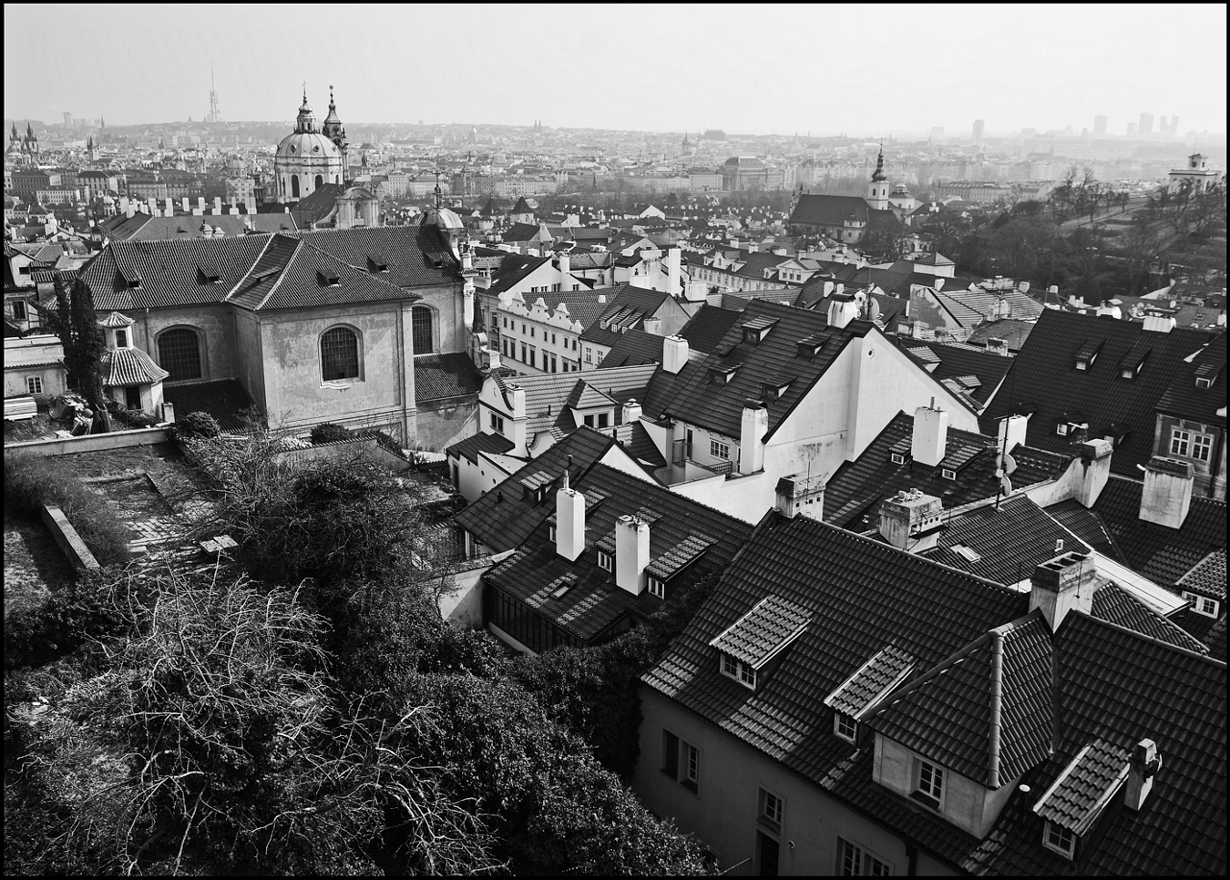 photo "Вид на Прагу-2" tags: black&white, architecture, Prag Prague Praha