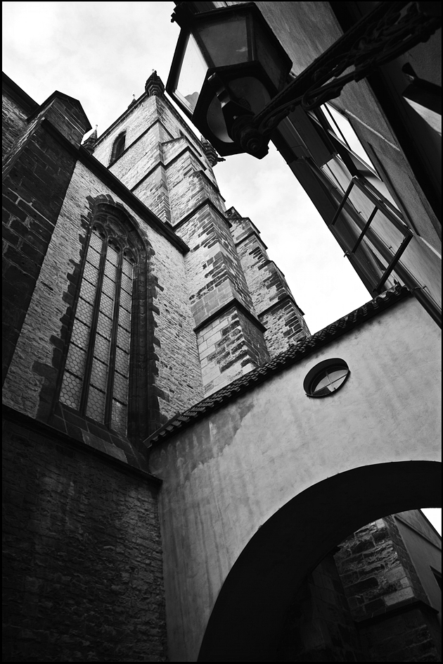 фото "Вид вверх" метки: черно-белые, архитектура, Prag Prague Praha