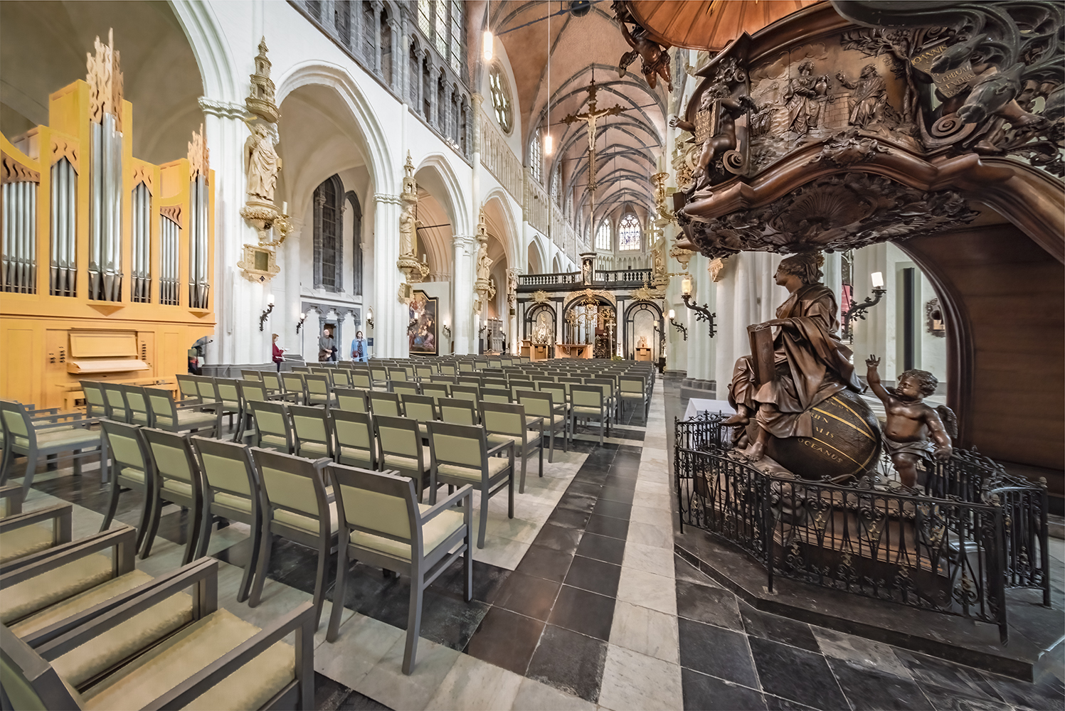 photo "At Church of Our Lady 2" tags: interior, 