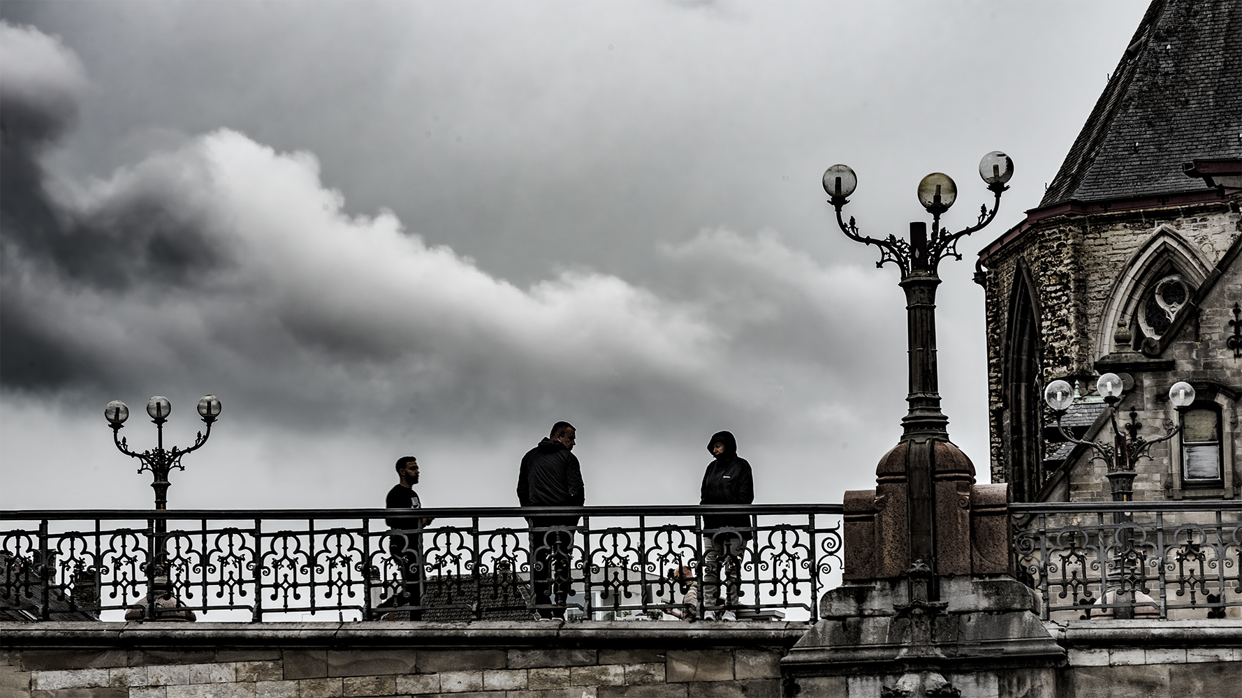 photo "On the the Bridge" tags: street, 