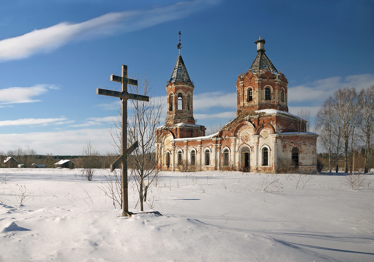 photo "***" tags: architecture, travel, sky, snow, temple, village, вера, глубинка, март