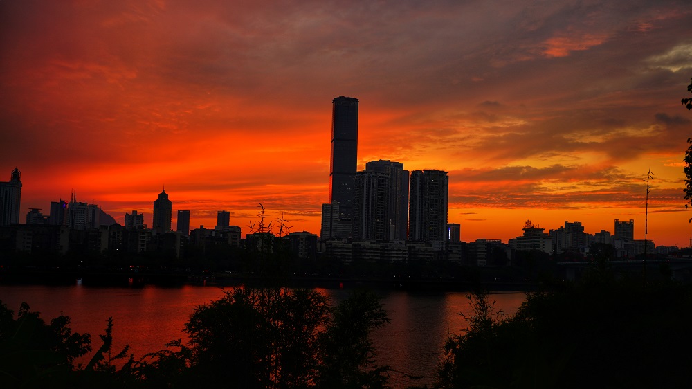 photo "The sun sets on the troubled autumn river surface" tags: landscape, nature, city, Asia, autumn, clouds, flowers, forest, lake, man, mountains, sea, sun, sunset, water