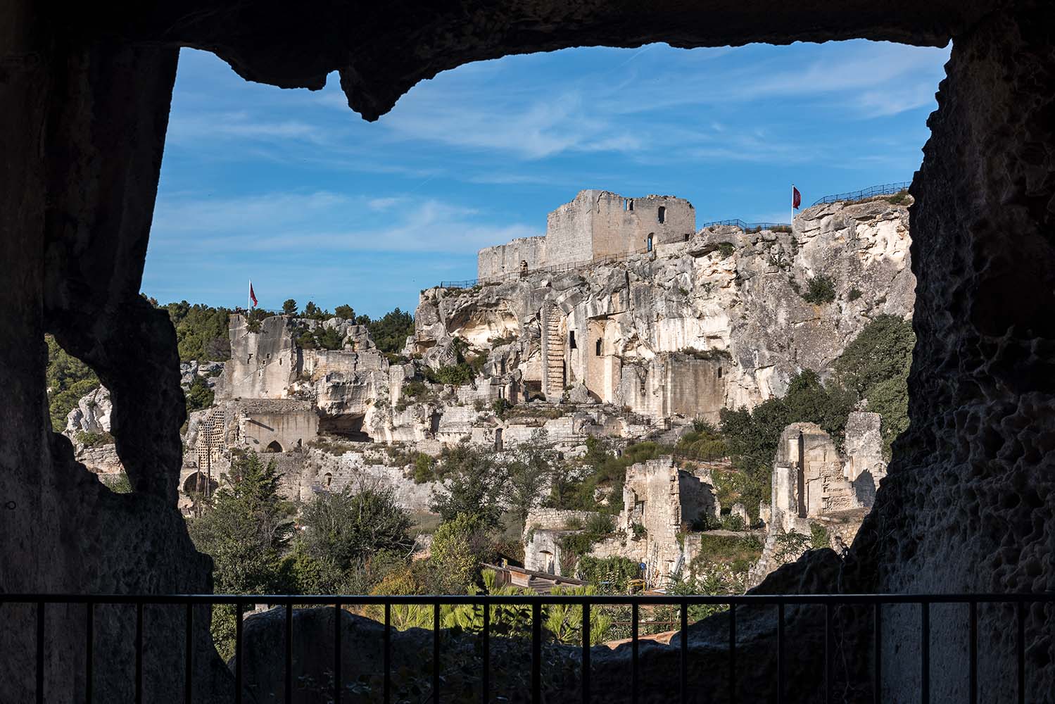 фото "Руины замка Ле-Бо. Вид из сторожевой башни." метки: путешествия, архитектура, Ле-Бо, Франция