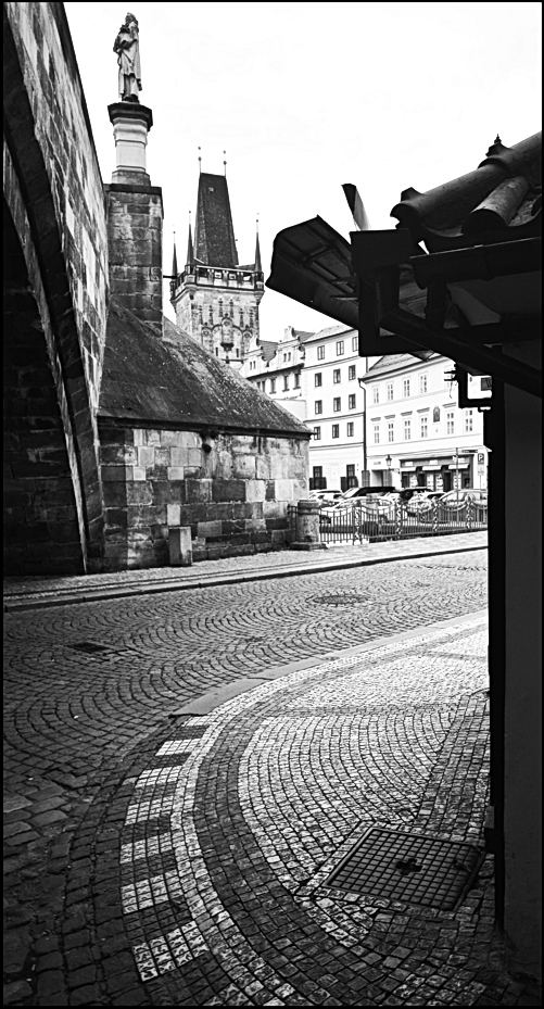 фото "У Карлова моста" метки: черно-белые, архитектура, Prag Prague Praha