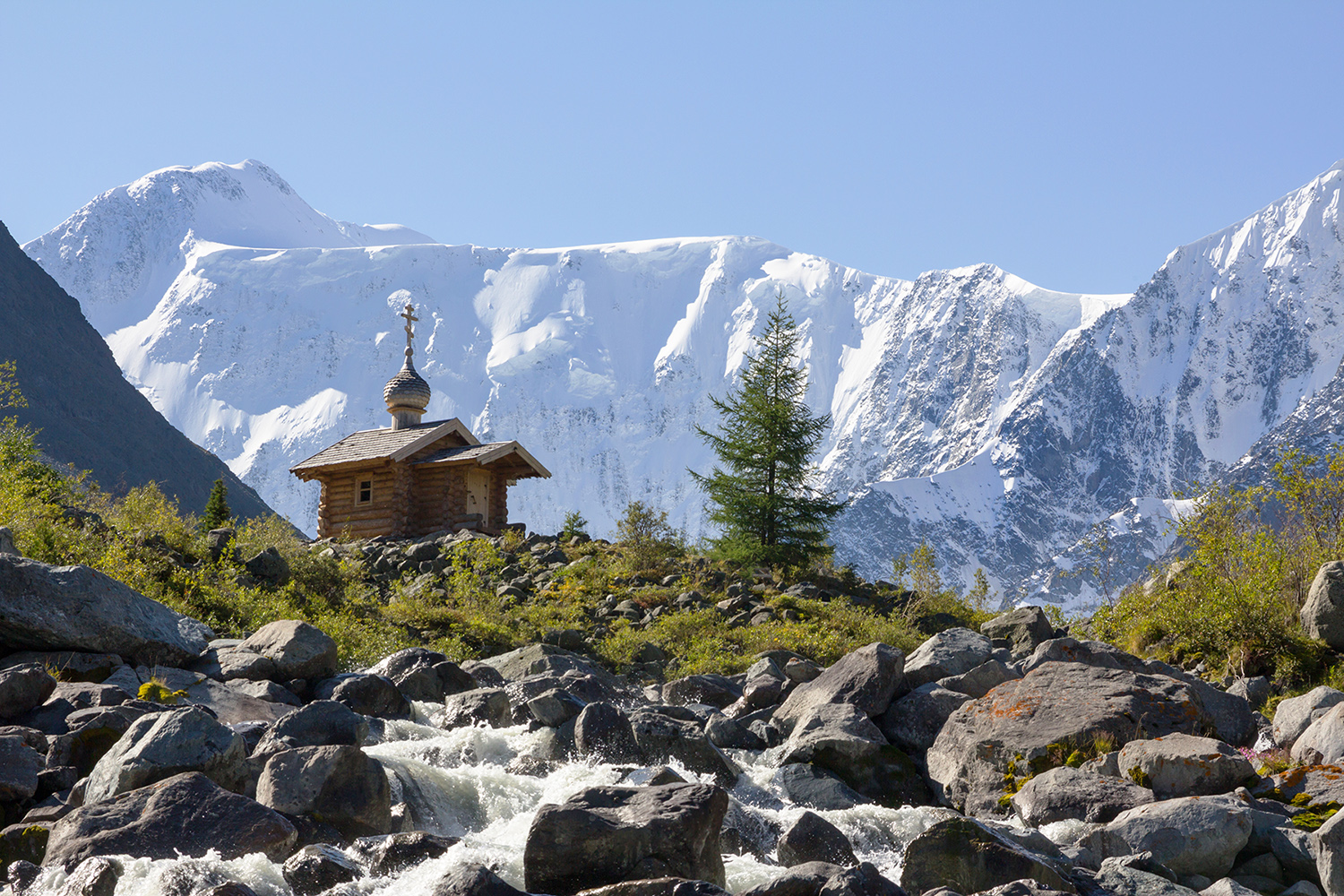 photo "Belukha mountain. Chapel of the Archangel Michael" tags: travel, landscape, Altai, Belukha mountain, chapel, mountains, river, Алтай, аккем, белуха, часовня