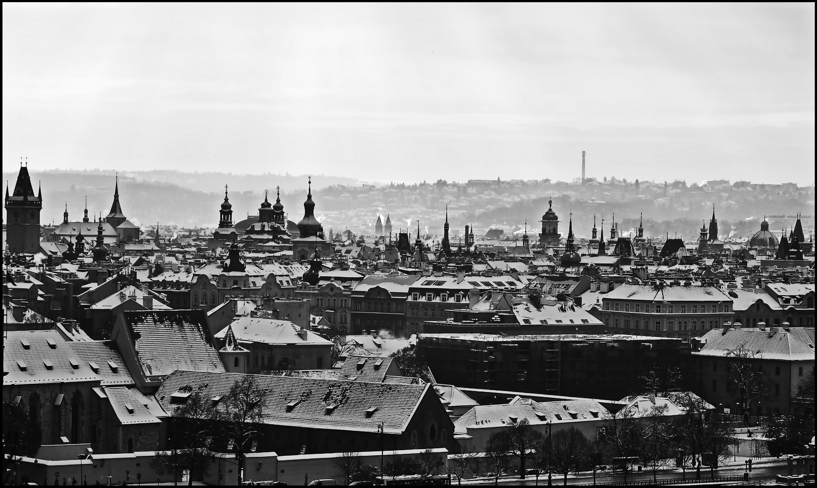 фото "Зимние башни и крыши" метки: черно-белые, архитектура, Prag Prague Praha