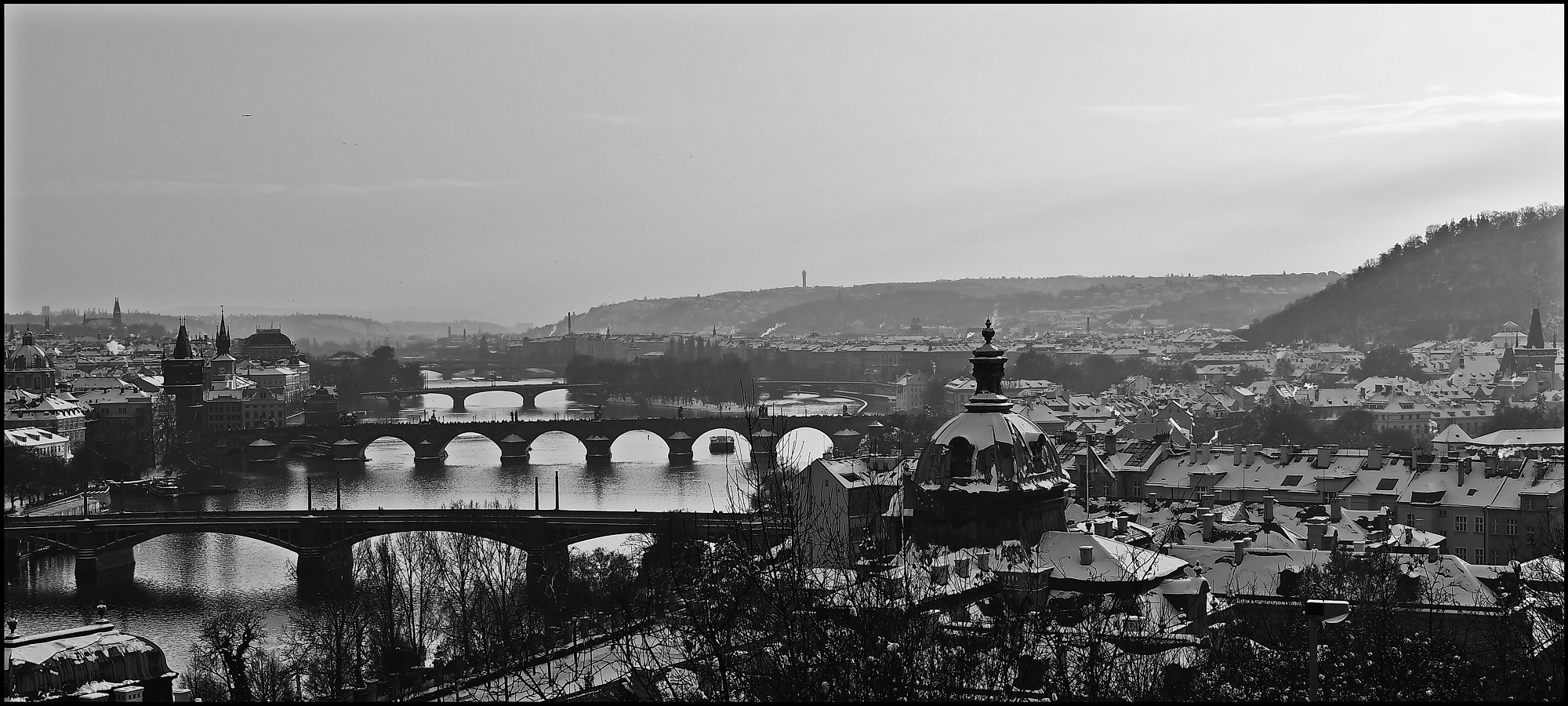 фото "Зимняя панорама Праги" метки: черно-белые, архитектура, Prag Prague Praha