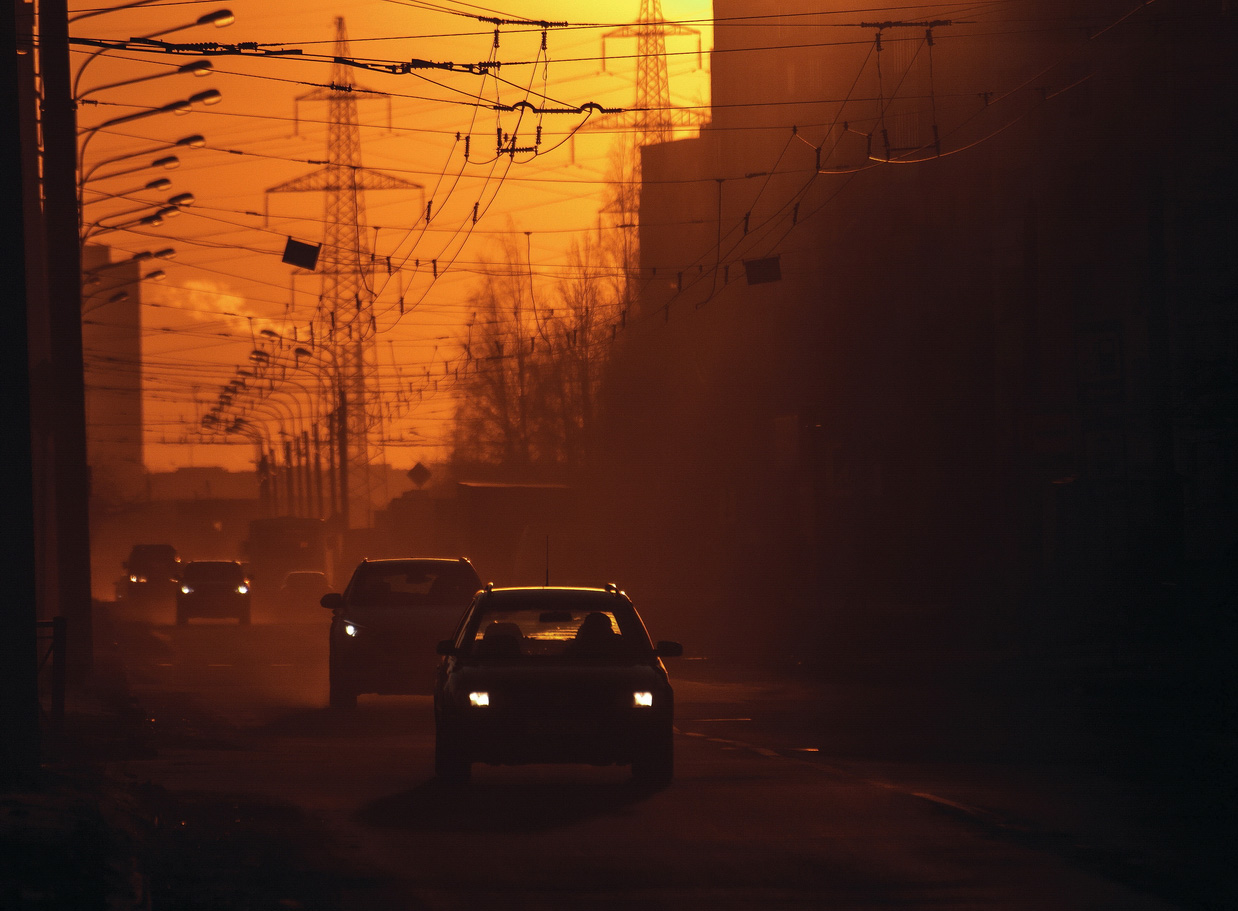 photo "золотой час" tags: city, misc., street, road, sun, sunset, машина, машины, фары