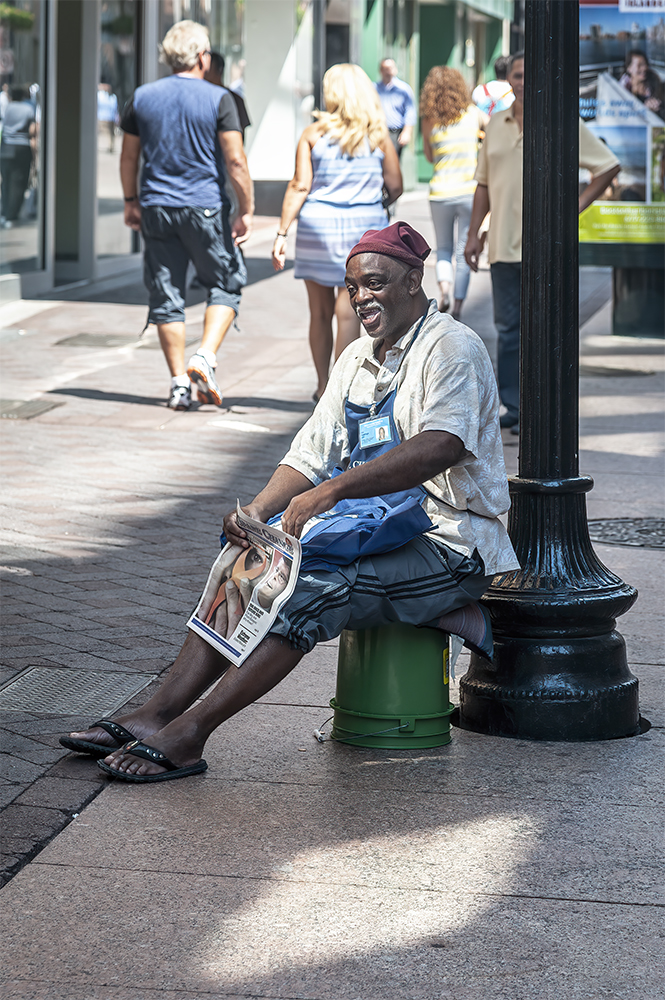 photo "Waiting for Buyers" tags: street, 