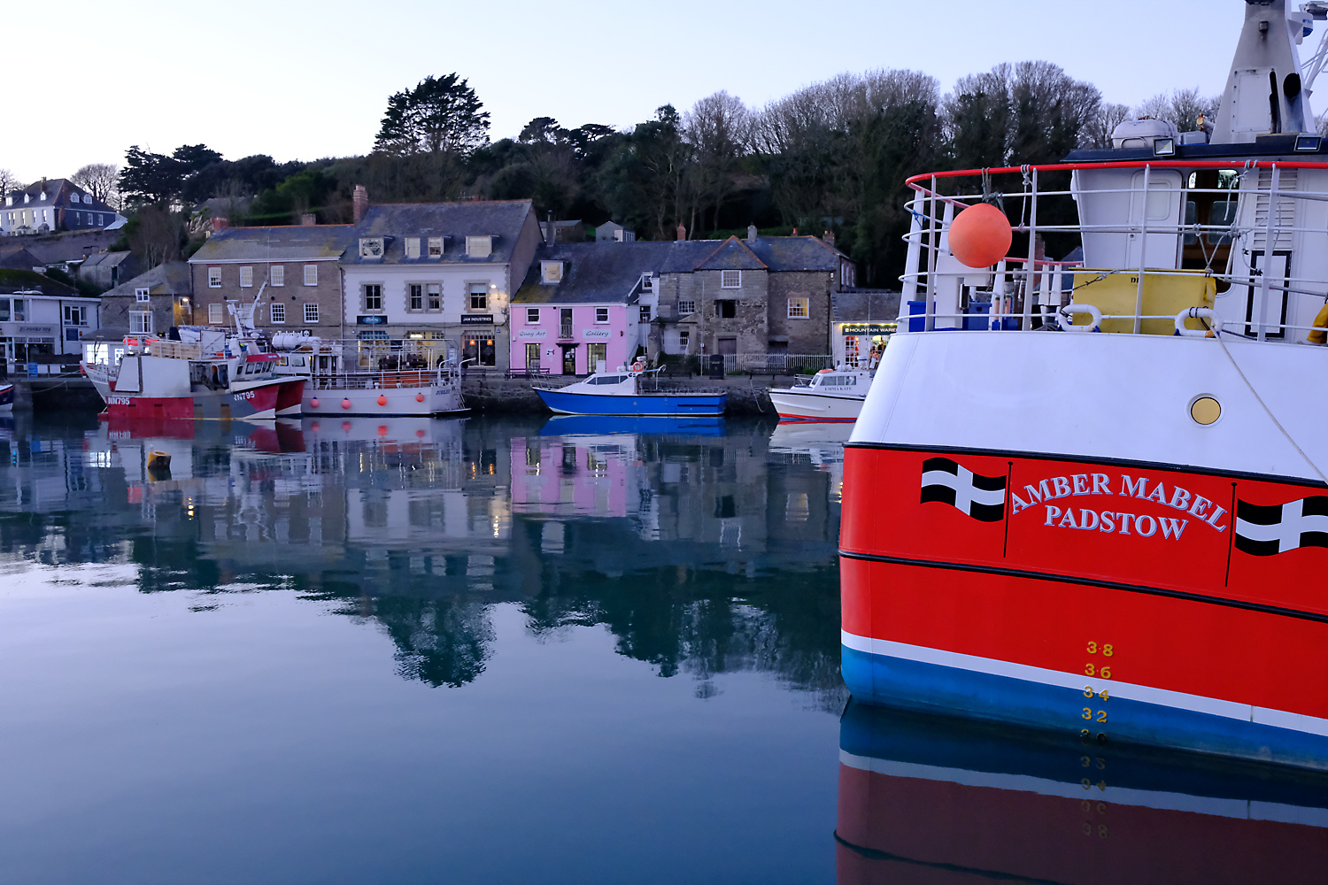 фото "Padstow harbour." метки: пейзаж, путешествия, город, Cornwall, Padstow, harbour, sea, закат