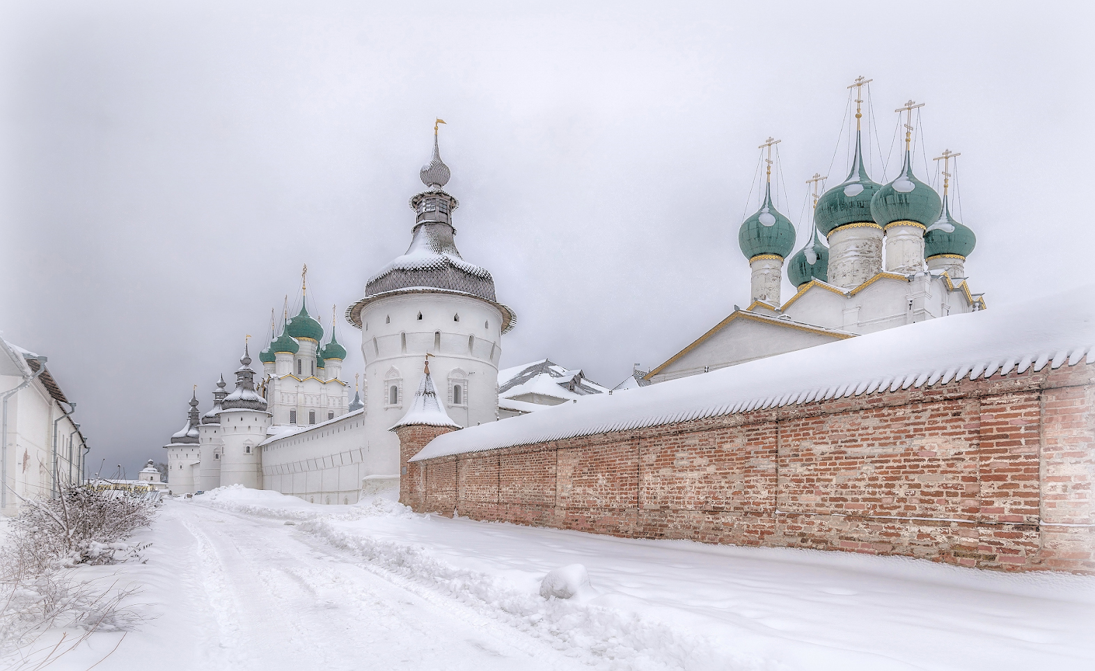 фото "Маленькая улочка с большими стенами" метки: путешествия, город, 