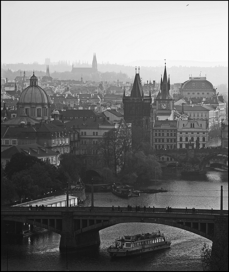 photo "Вид с Летны" tags: black&white, architecture, Prag Prague Praha