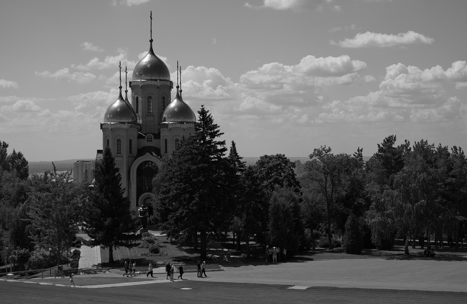 photo "***" tags: architecture, travel, black&white, Волгоград