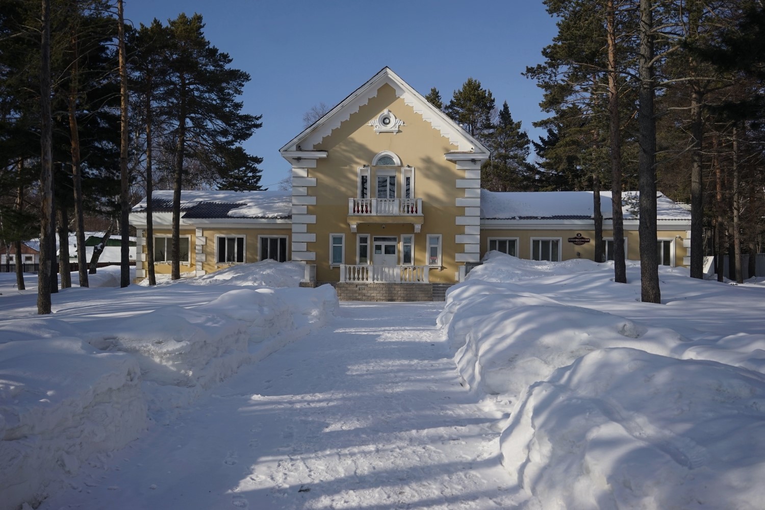 фото "Сахалинский дворик." метки: пейзаж, архитектура, город, 