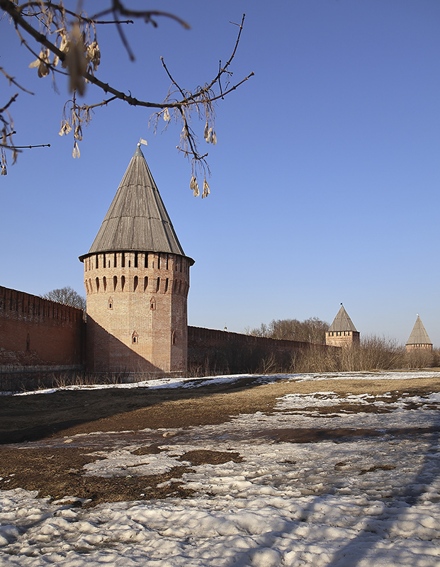 photo "***" tags: travel, spring, Смоленск, ключ город, крепость, март, стена