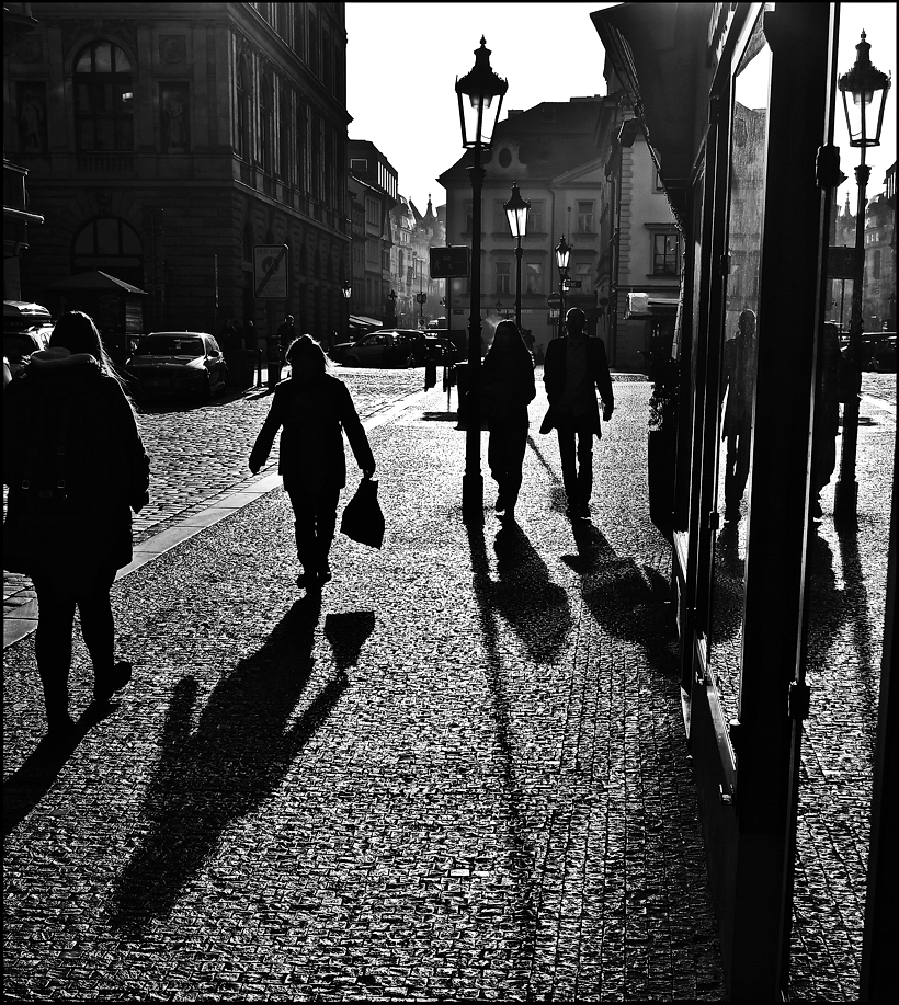 photo "Фонари и фигуры" tags: black&white, Prag Prague Praha
