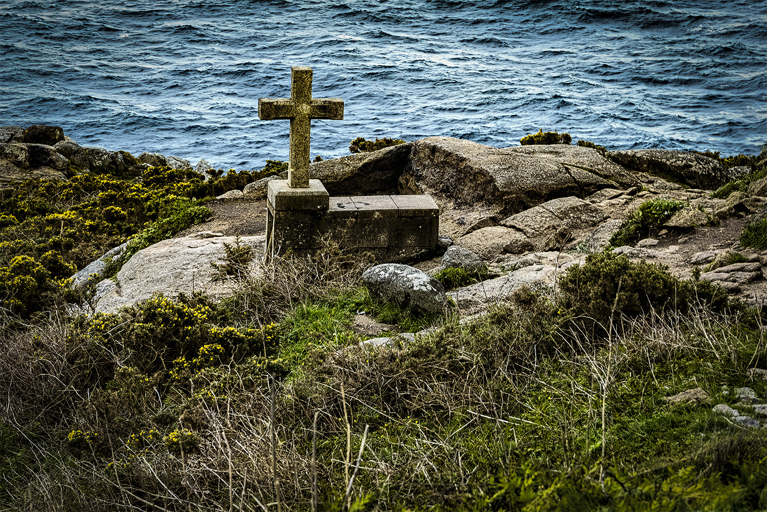 photo "Monument to the Dead Sailors" tags: misc., 