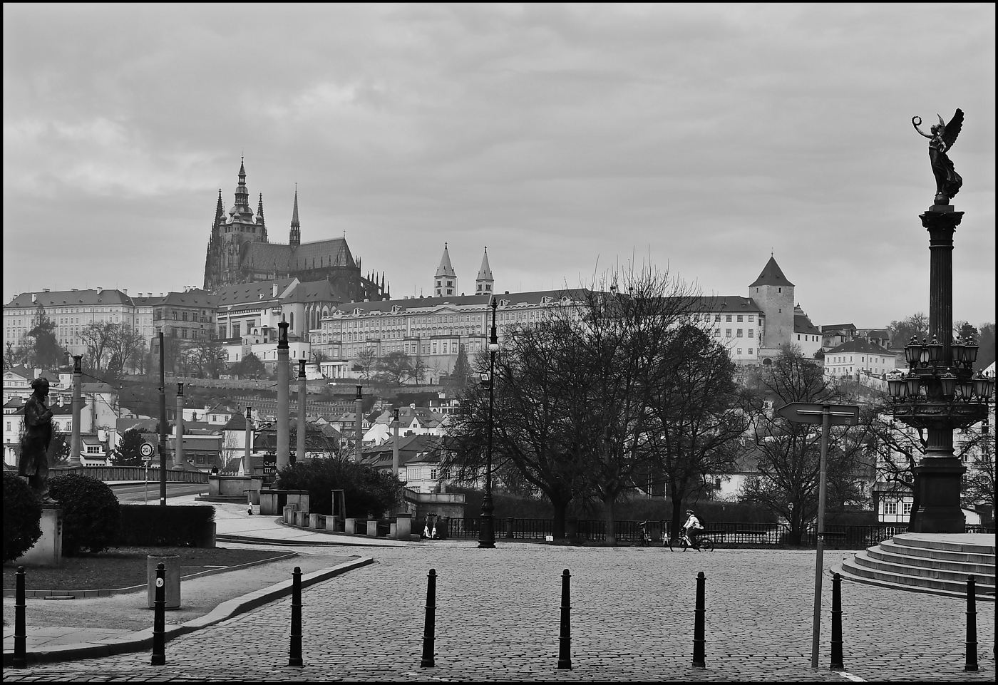 photo "Вид с площади" tags: black&white, architecture, Prag Prague Praha