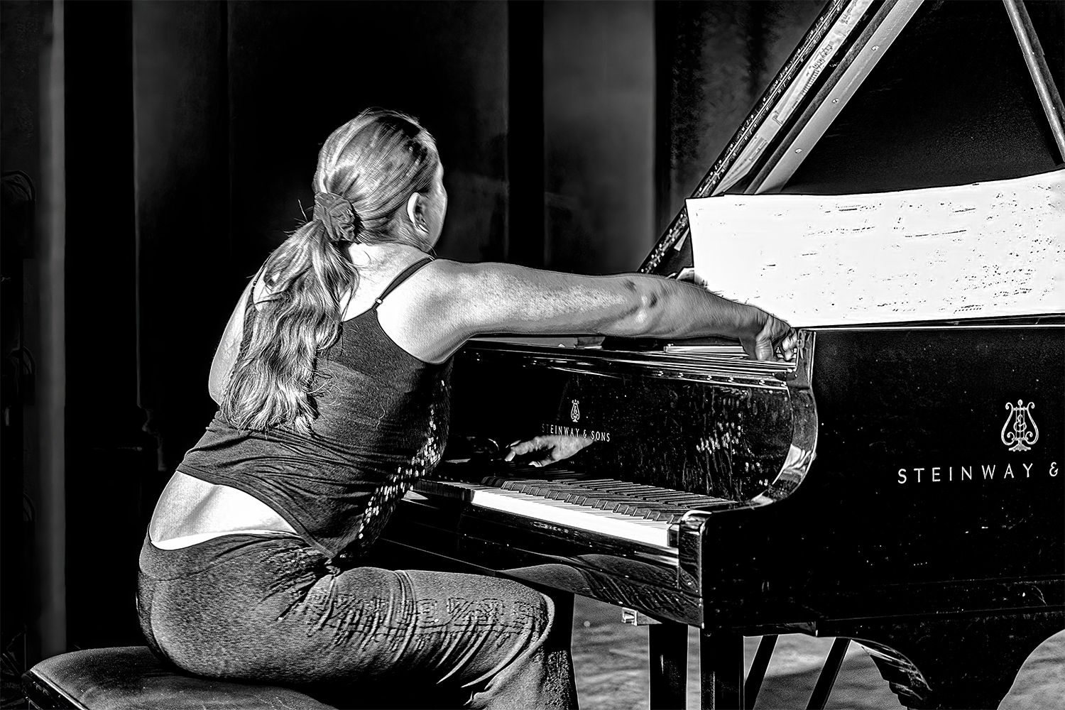 photo "Playing the Prepared Piano" tags: genre, 