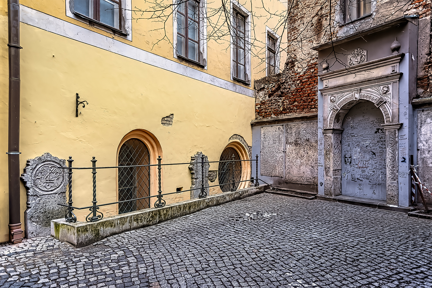 photo "Courtyard in Old Riga" tags: architecture, 