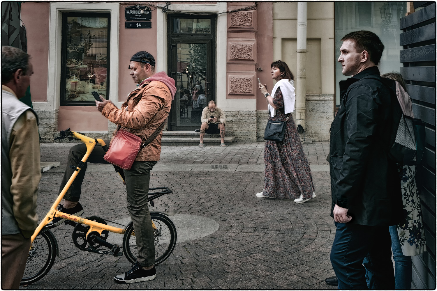photo "***" tags: genre, street, 