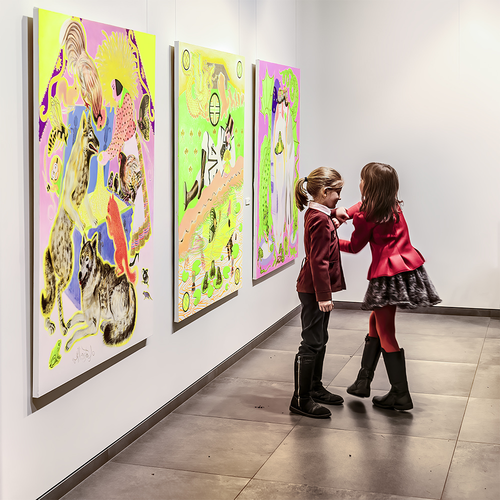 photo "At the Exhibition" tags: genre, 