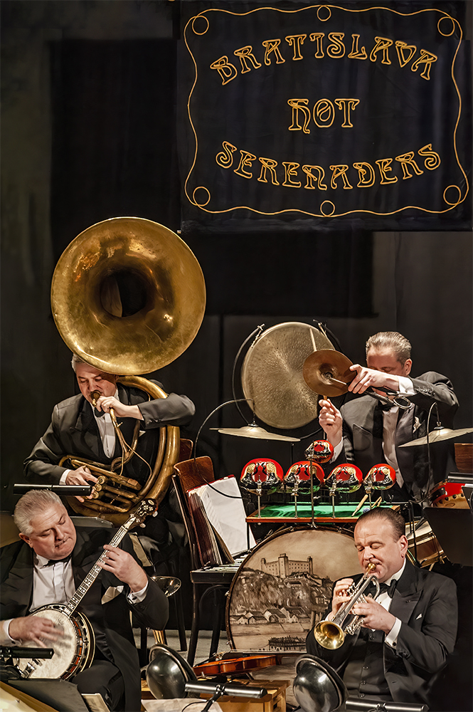 photo "Bratislava Hot Serenaders" tags: genre, 