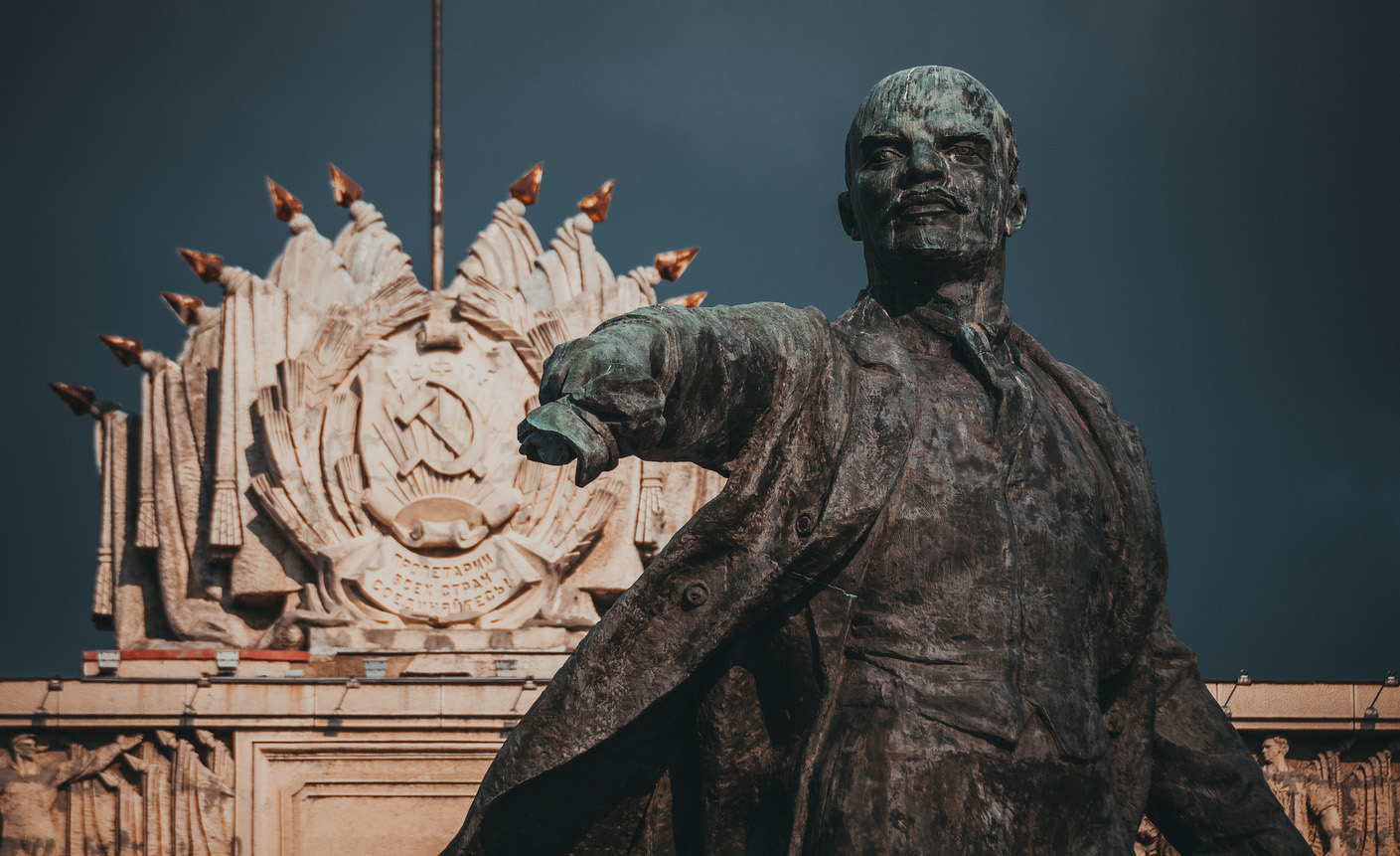 photo "дедушка Ленин" tags: misc., architecture, city, Ленин, Ленинград, Петербург, СПб, памятник, ссср