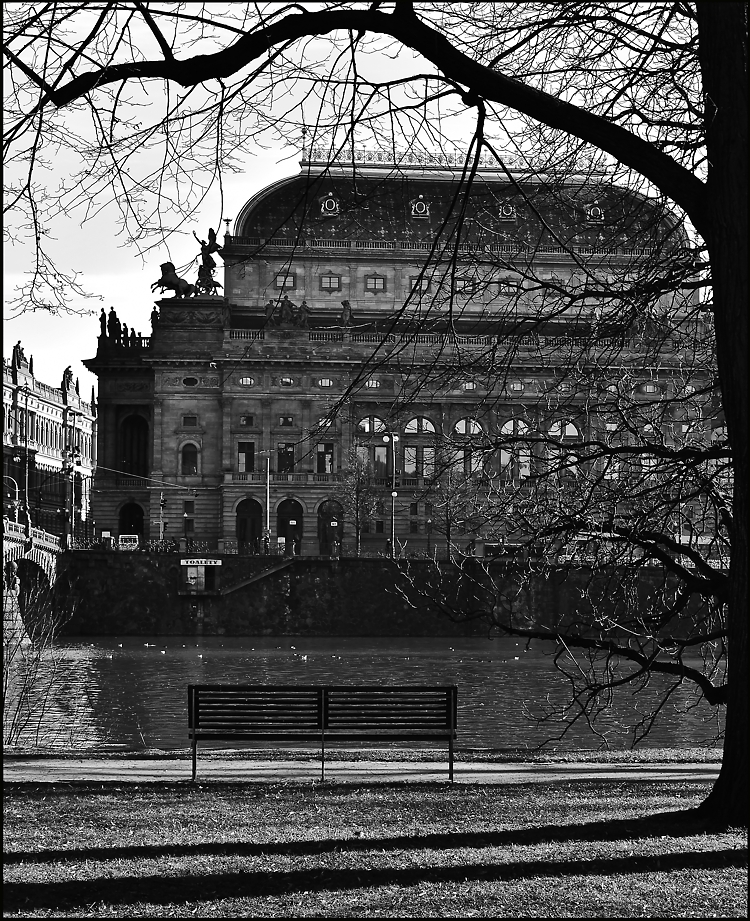 photo "Вид с острова-2" tags: black&white, architecture, Prag Prague Praha
