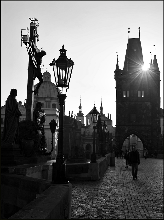 photo "Утро на Карловом мосту-2" tags: black&white, architecture, Prag Prague Praha