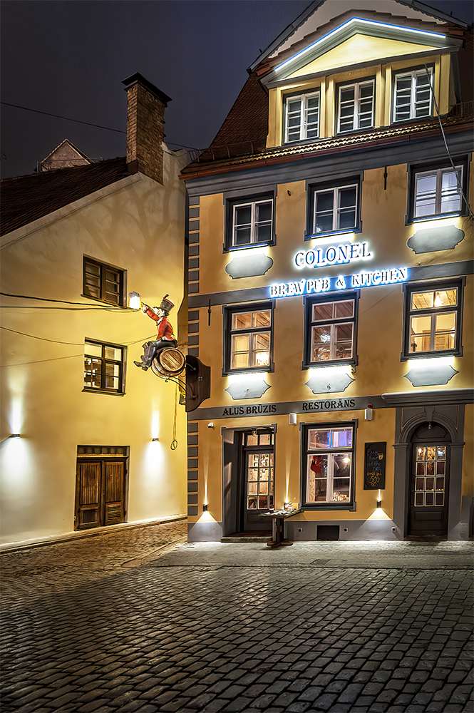 photo "Beer Restaurant COLONEL" tags: architecture, 