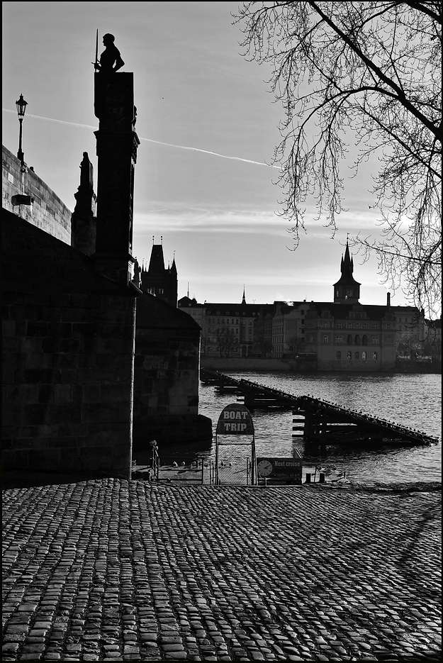 фото "У Карлова моста" метки: черно-белые, архитектура, Prag Prague Praha