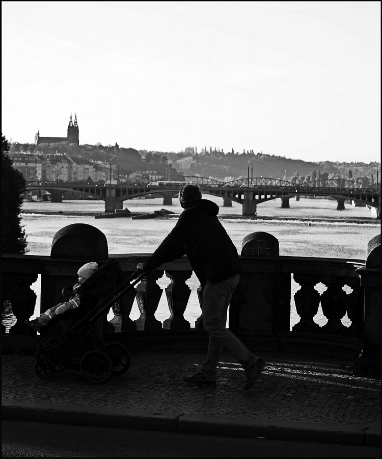 фото "На мосту" метки: черно-белые, архитектура, Prag Prague Praha